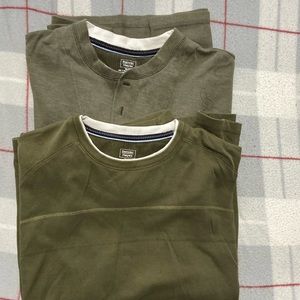 Lot of 2 Denver Hayes pullovers